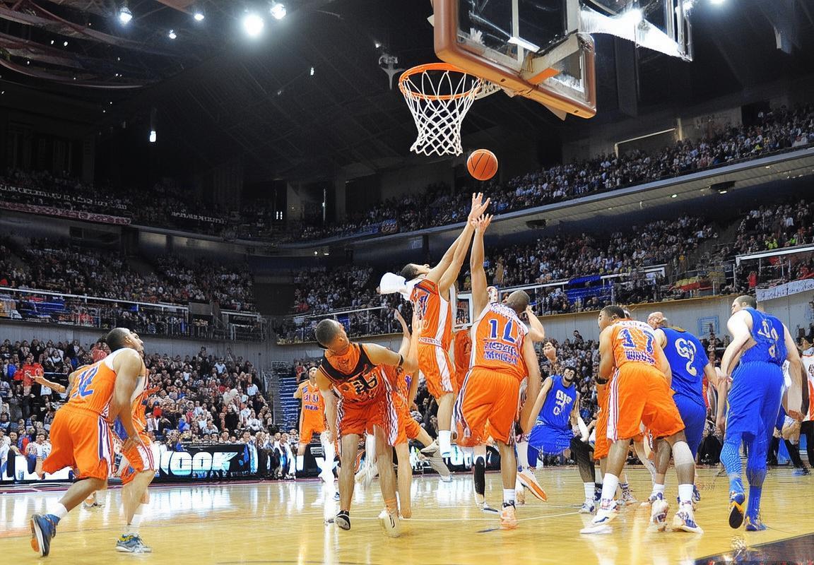 2016年CBA季后赛：广东对广厦巅峰对决精彩回顾(图3)